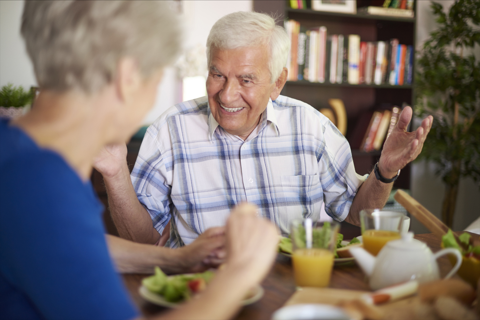 Two seniors having breakfast together.